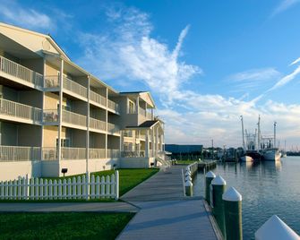 Hampton Inn & Suites Chincoteague-Waterfront - Chincoteague - Building