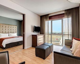 فندق تروبيا أو أر تامبا ايربورت - كمبتون بارك - غرفة معيشة