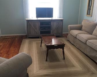 Cozy, Victorian, antique, relaxing get-away with park like back yard. - Sugarcreek - Sala de estar