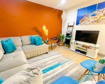 Luxury Midtown Suite In Houston Near Tmc And Nrg - Houston - Living room