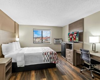 Red Roof Inn Ames - Ames - Спальня