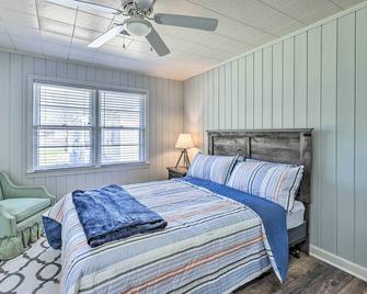 Inviting House 2 Mi to University of Alabama! - Tuscaloosa - Bedroom