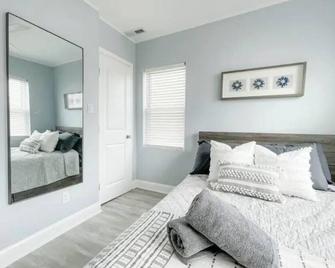Enjoy Sunsets at Luxury Modern 2BR near Beach - Atlantic City - Camera da letto