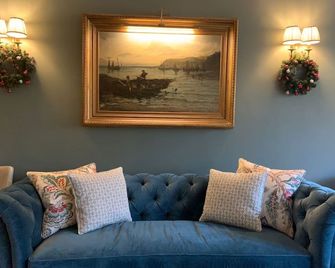 Plumber Manor - Sturminster Newton - Вітальня