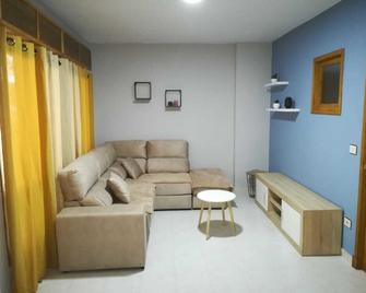 Casa Alojamiento Os Terrados - Cerreda - Sala de estar