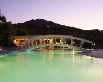 Lindos White Hotel & Suites - Lindos - Pool