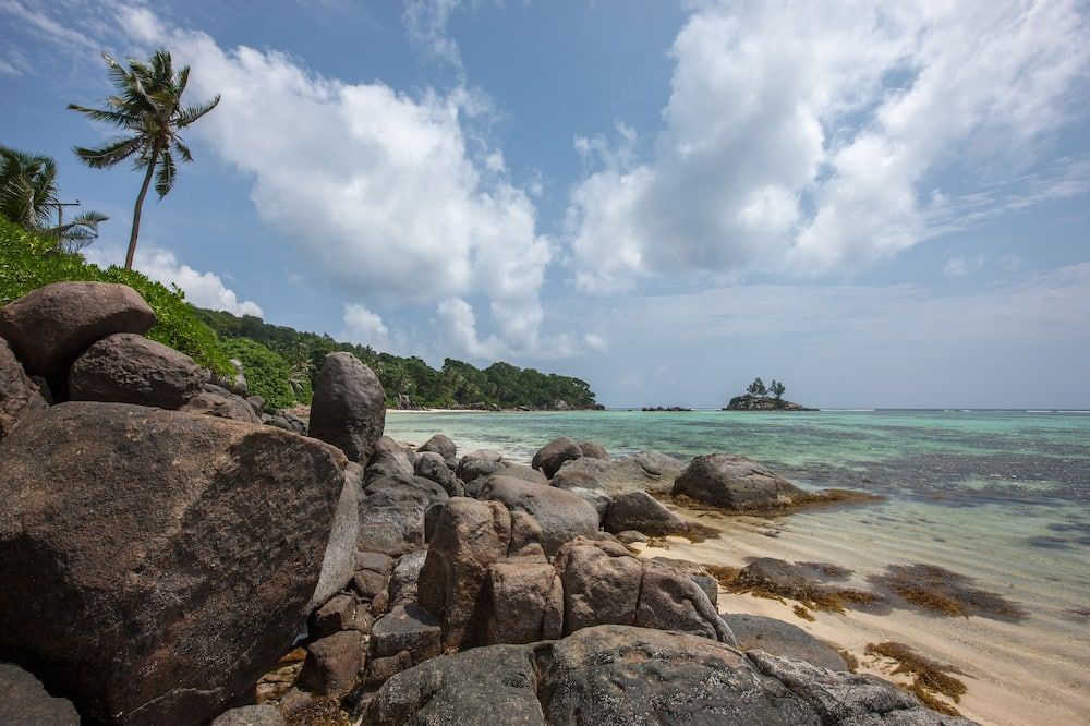 Le Relax Hotel and Restaurant - Anse Royale