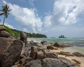 Le Relax Hotel and Restaurant - Anse Royale