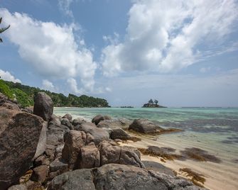 Le Relax Hotel and Restaurant - Anse Royale