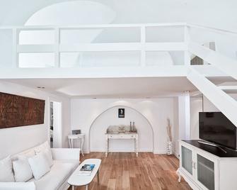 Katikies Santorini - The Leading Hotels Of The World - Oia - Olohuone