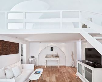 كاتيكيس سانتوريني - ذا ليدينج هوتلز أوف ذا وورلد - أويا - غرفة معيشة