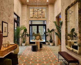 Luxury Savannah Loft + Pool, Bikes & Dining - סאוואנה - לובי