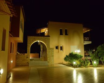 Maria's Filoxenia Suites - Drepano - Building