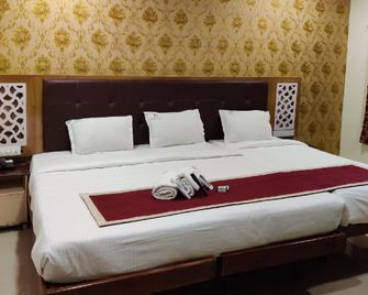 Nesam Grand Hotels Pvt Ltd - Rajapalaiyam - Bedroom