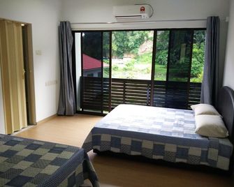 Urban Homestead - Tambun - Habitación