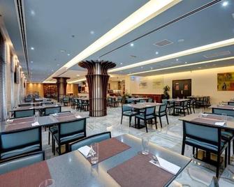 Junior Suite Near Westzone Supermarket Mina By Luxury Bookings - Dubai - Restaurant