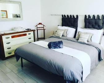 Villa Marisa - Nebbiuno - Camera da letto