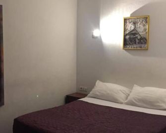 Hotel Chevallier - Levallois-Perret - Chambre