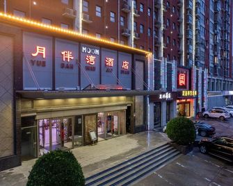 Yuebanwan Hotel (Fat Donglai at Xuchang Railway Station) - Xuchang - Building