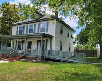 Historic Colonial Foursquare Near Fastc/Ft Pickett - Blackstone - Edificio