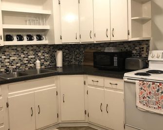 Quiet Blue Bungalow - South Hutchinson - Cocina