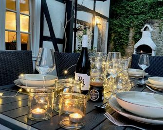 La Petite Maison Fachwerkhaus Am Rande Des Sauerlandes In Warburg - 바르부르크 - 레스토랑