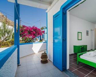 Ancient Thera Apartments - Kamari - Balcony