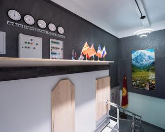 Qlife Capsule Hostel - Biskek - Recepción