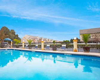 Holiday Inn Express & Suites Jacksonville-South By IHG - Jacksonville - Pool