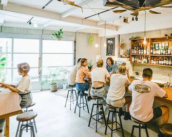 Hippo Hostel & Cafe Bar - Osaka - Bar