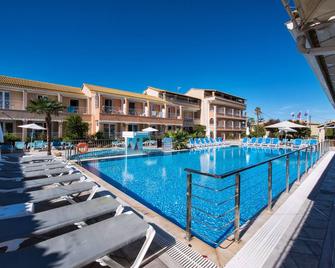 Kavos Plaza Hotel - Kavos - Piscina