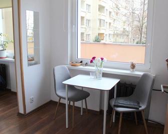 Travel House Wroclaw - Wroclaw - Dining room