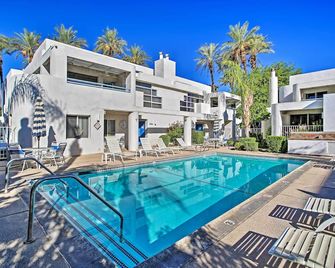 Spacious two-story condo, unit 3 - Cathedral City - Pool