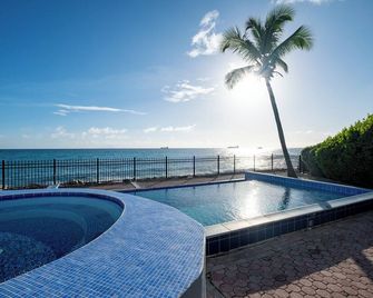 Pelican 2 bedr ocean view apt- shared pool - Simpson Bay - Zwembad