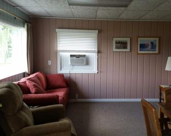 Lakefront Cottage With Dock/Boats - Jackson - Living room