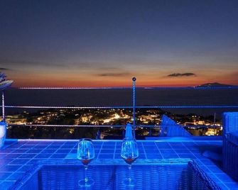 Monte Solaro Bed & Breakfast - אנאקאפרי - בריכה