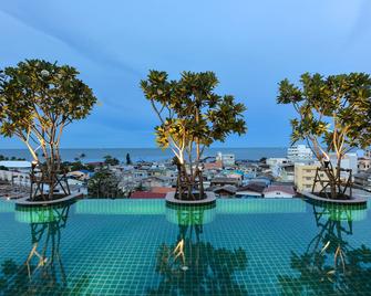 Hisea Huahin Hotel - הוא הין - בריכה