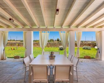 Villa Toffi by BarbarHouse - Acquarica del Capo - Patio