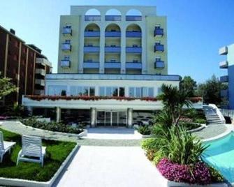 Gfh - Hotel Ruhig - Marotta - Gebäude