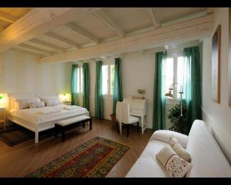 Locanda Della Fiorina - San Felice sul Panaro - Bedroom