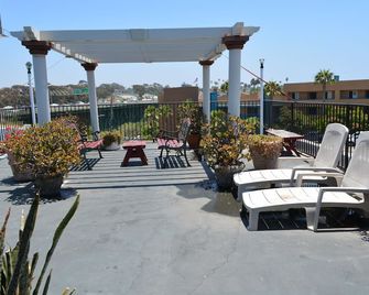 Harbor Inn & Suites Oceanside - אושנסייד - פטיו