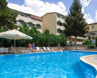 Hotel Naslada - Balchik - Piscina