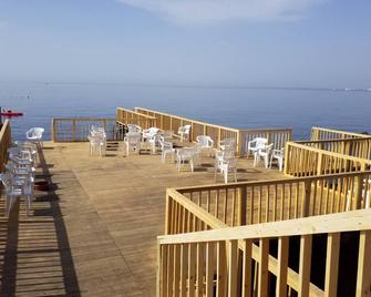 GRAZIOSA casa vacanze tra sheraton hotel e baia verde hotel - Aci Castello - Balkon