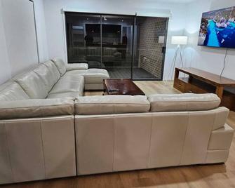 O Stylish 4 Room Oasis with 65 TV - Tarneit - Living room
