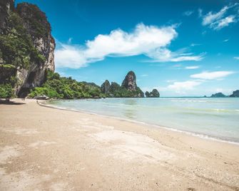 Seashell Resort Krabi - Krabi - Beach