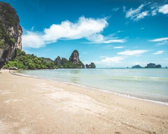 K-Bunk Hostel - Ao Nang - Strand