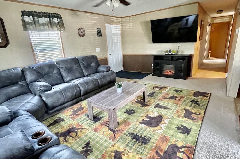 Planning a fall trip? This beautiful property is perfect for a weekend getaway