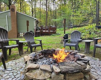 Fern House: Your Quiet Escape in the Woods - Honey Brook - Patio