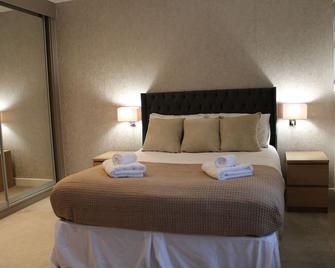 Haven - Spacious Luxury Home perfect for families, couples and contractors! 5mins to Xscape and Junction 32! - Castleford - Bedroom