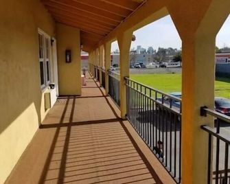 Great Value Inn & Suites - West Sacramento - Balcony